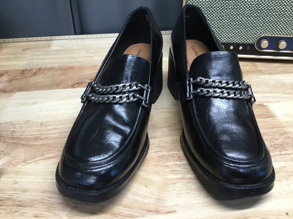 Baretraps Athena Chain Loafers Women's 9 Triple Black Faux Leather Low Top Flats